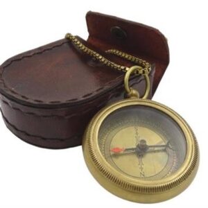 Brass compass with chain in a leather etui - Com-0470A