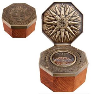 Nautisk Cardan-kompas i messing i trækasse – reproduktion – H43